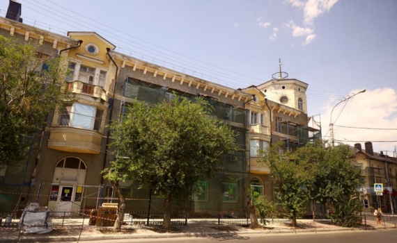 В Астрахани обновляют фасады многоквартирных домов В Астрахани обновляют фасады многоквартирных домов