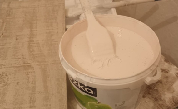 Трещина на потолке: когда можно исправить своими руками, а когда — звать профессионалов Трещина на потолке: когда можно исправить своими руками, а когда — звать профессионалов